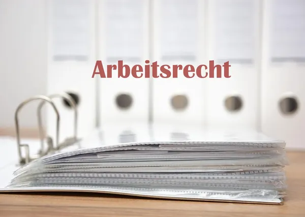 Aktenordner mit Akten – Rechtsanwalt für Arbeitsrecht in Detmold